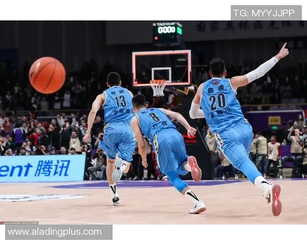 重庆篮球队与南京篮球队赛后复盘分析双方状态及表现对比